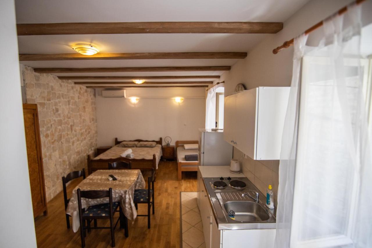Apartments Loriana Шибеник Экстерьер фото