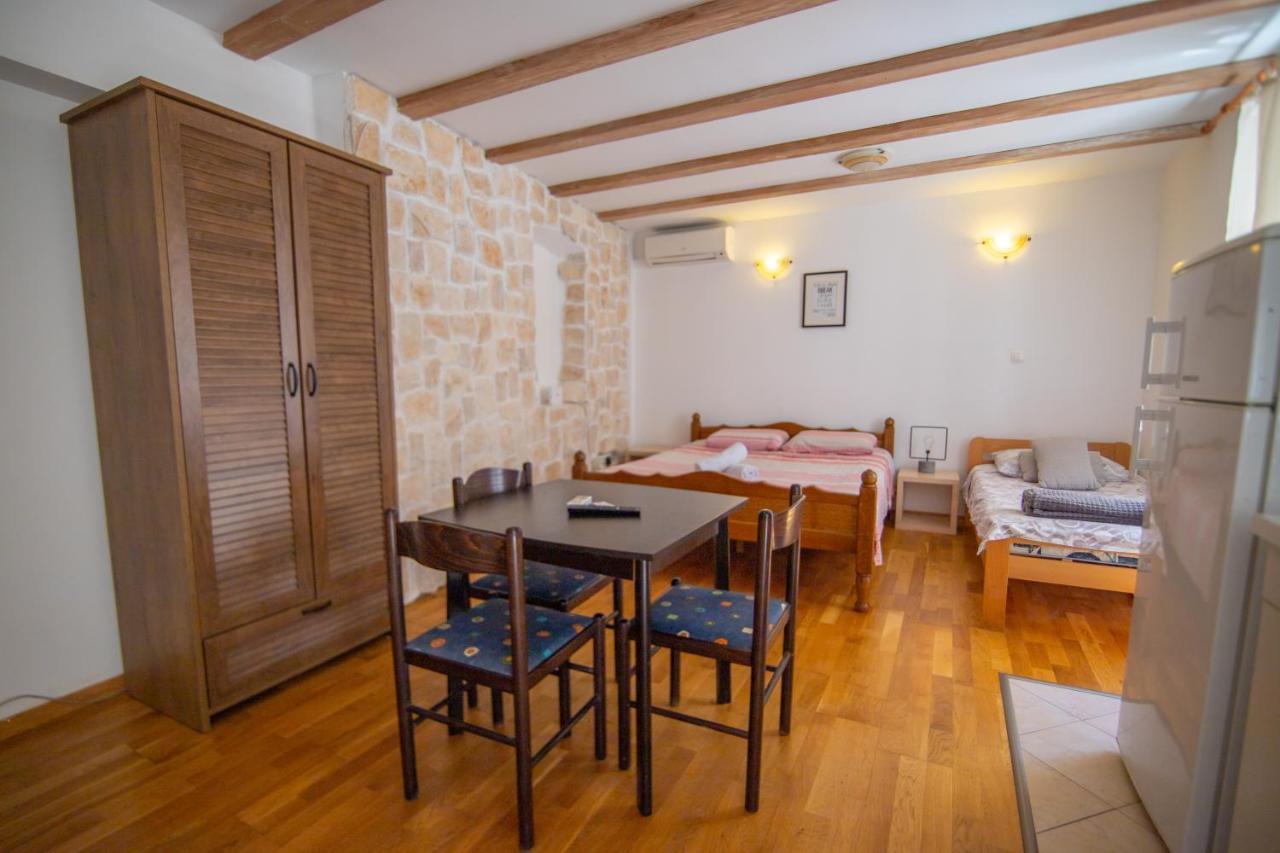 Apartments Loriana Шибеник Экстерьер фото