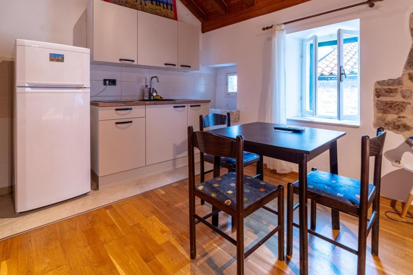 Apartments Loriana Шибеник Экстерьер фото